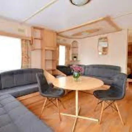 Centrum Zdrowia I Wypoczynku Jantar ロッジ *