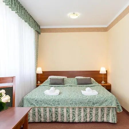 ロッジ Centrum Zdrowia I Wypoczynku Jantar ダルウフコ