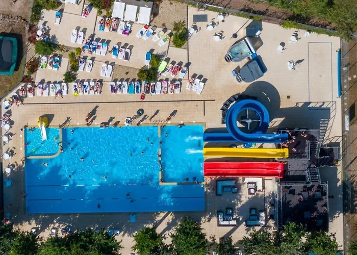 Centrum Zdrowia I Wypoczynku Jantar 롯지 *